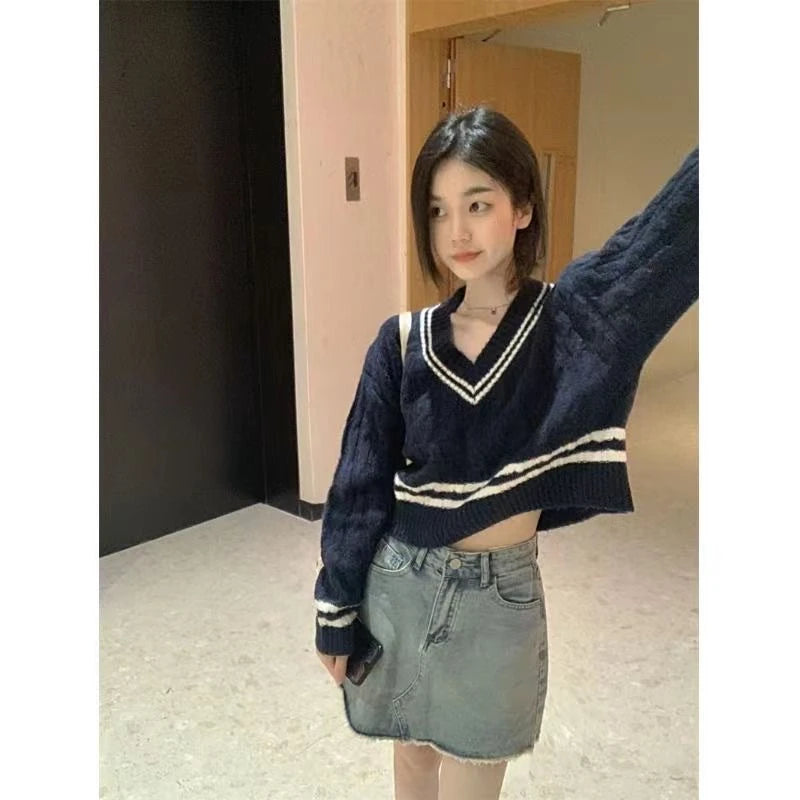 College Style Short Fried Dough Twists Contrast Round Neck Sweater Women's Autumn and Winter V Loose Knit Long Sleeved Sweater