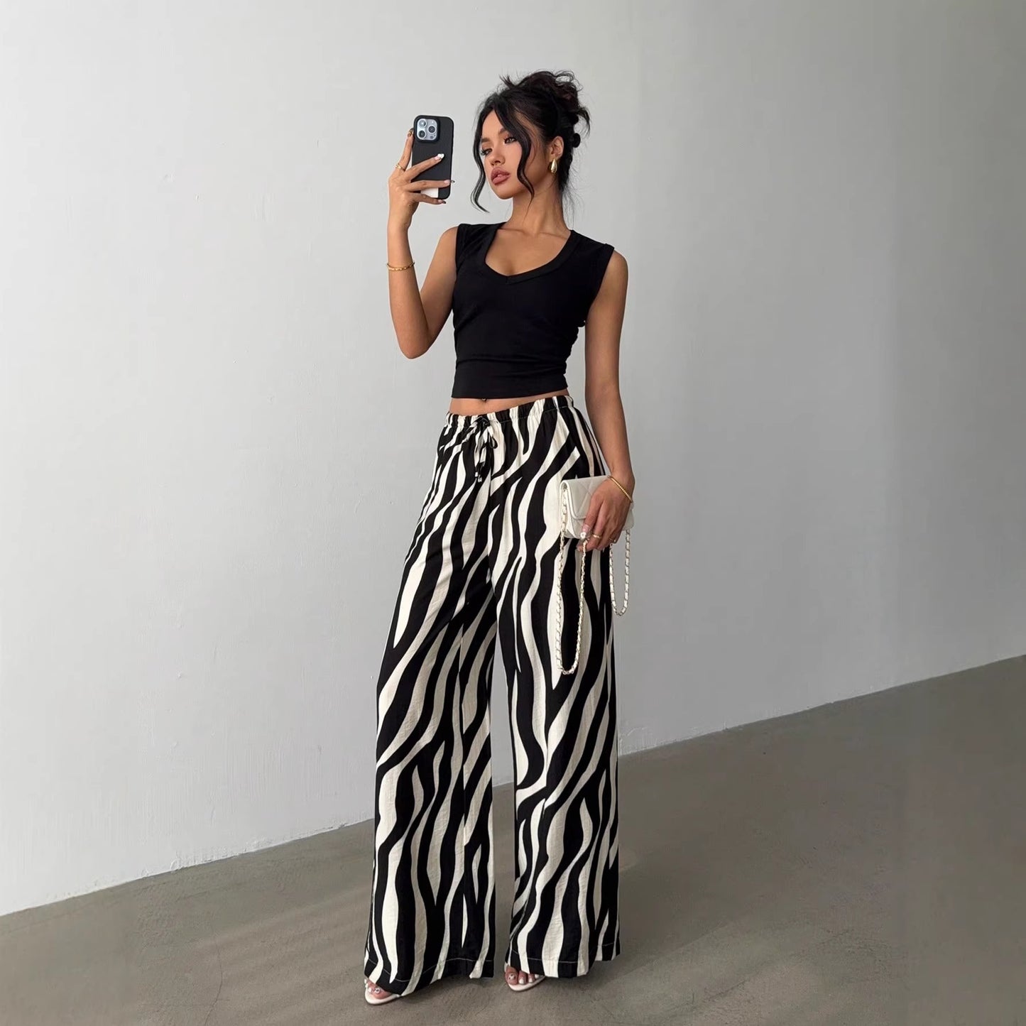 Wide-Leg Design Pants