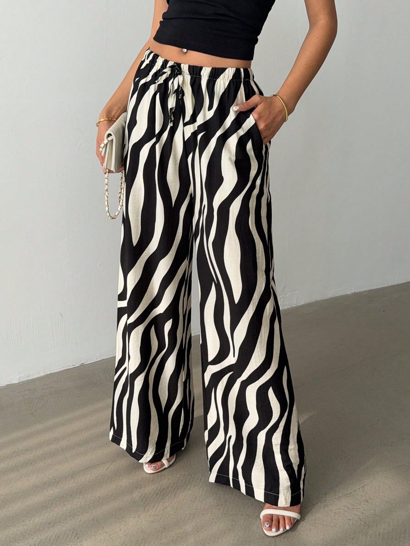 Wide-Leg Design Pants